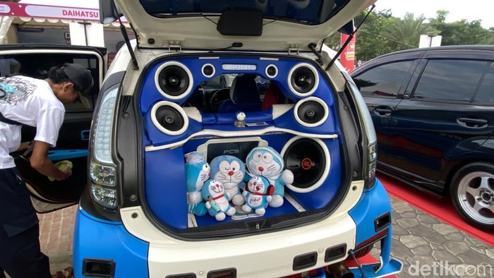 Daihatsu Sirion Dimodif Pakai Pintu Ala Lamborghini Daihatsu Sirion Dimodif Pakai Pintu Ala Lamborghini