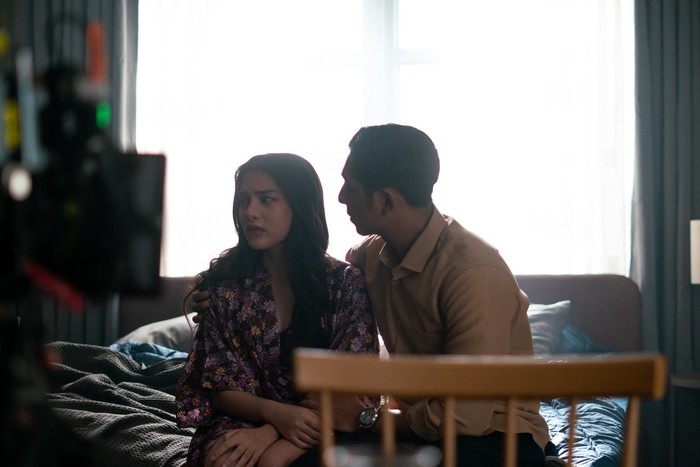 Davina Karamoy dan Arya Saloka di film Dendam Malam Kelam