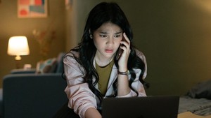 Film Dendam Malam Kelam digarap oleh sutradara Danial Rifki. Dia juga mengungkapkan pendekatan dilakukan Davina dan Arya demi membangun chemistry antara kedua bintangnya. Dendam Malam Kelam merupakan film bergenre misteri-thriller, yang diadaptasi dari film Spanyol The Body. Foto: dok Falcon Pictures