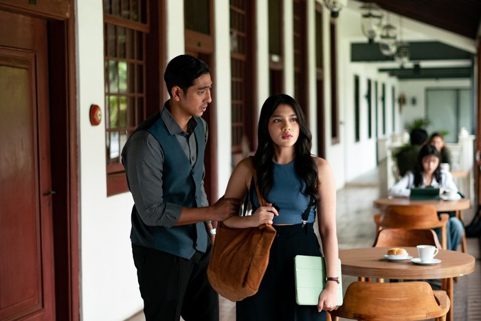 Davina Karamoy dan Arya Saloka di film Dendam Malam Kelam