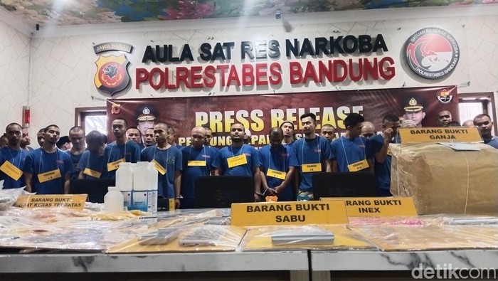 Ekspos pengungkapan kasus narkotika di Bandung.