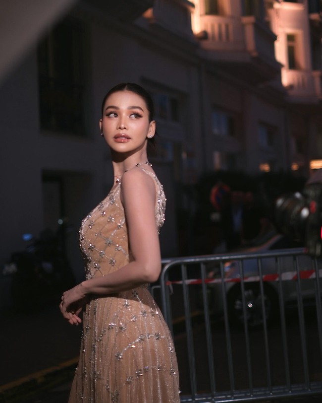 Engfa Waraha hadir sebagai aktris dalam Festival Film Cannes mewakili film Thailand berjudul LadyBee. Wanita 30 tahun tersebut tampil beberapa kali dalam serangkaian acara Cannes. Foto: Instagram @fa_engfa8