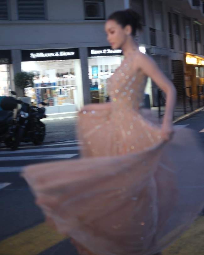 Engfa Waraha sendiri mengawali kariernya sebagai kontestan The Voice Thailand pada 2018. Ia kemudian menjadi Miss Grand Thailand 2022 dan berhasil menduduki peringkat runner up di Miss Grand International 2022. Foto: Instagram @fa_engfa8