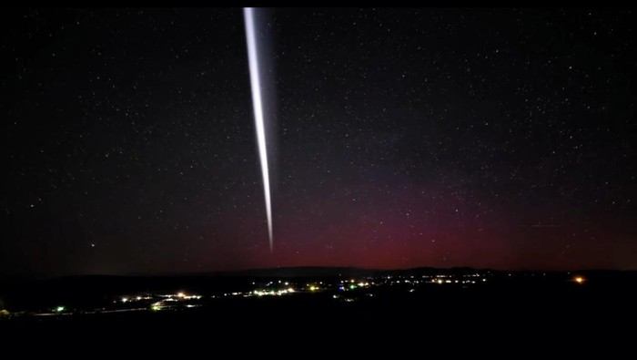 Fenomena cahaya putih misterius di langit AS
