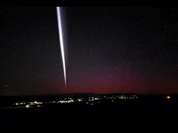 Cahaya Putih Misterius di Langit Bikin Warga AS Geger, Apakah UFO?