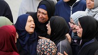 Suasana duka menyelimuti RS Al-Ahli saat warga mengantar jenazah korban konflik terbaru di Gaza.  