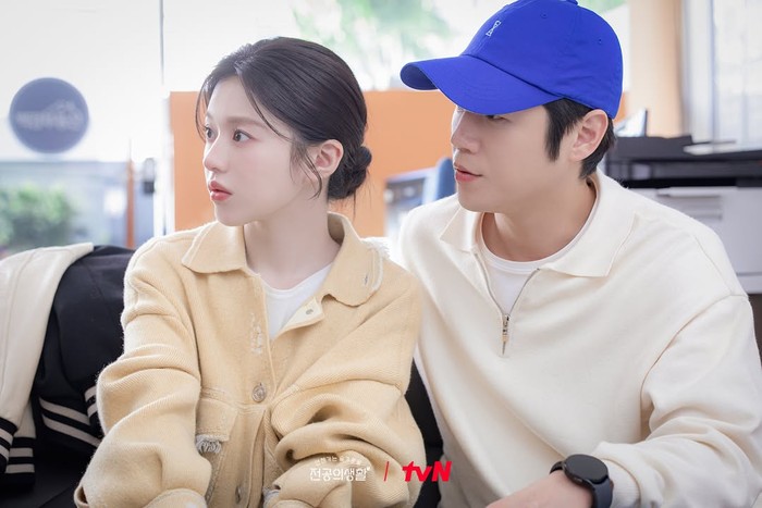 Go Yoon Jung dan Jung Jun Won dalam drama Korea Resident Playbook