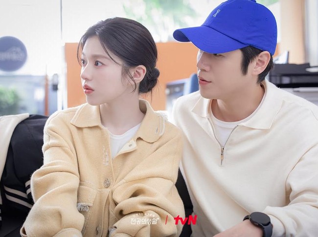 Go Yoon Jung dan Jung Jun Won dalam drama Korea Resident Playbook