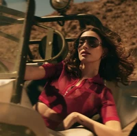 Namun di balik kemilau lensa dan busana mewah, Hailey membuka sisi paling pribadi dalam wawancara bersama Vogue. Ia mengungkapkan pengalaman traumatis saat melahirkan anak pertamanya.  Foto: dok. Vogue