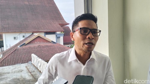 Ketua Pansus SOTK IV Hamdan Kasim saat ditemui di Kantor DPRD NTB, Senin (19/5/2025). (Ahmad Viqi/detikBali).