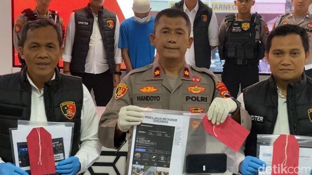 Rilis pers kasus admin akun Instagram promosi judi online di Mapolres Banjarnegara, Selasa (20/5/2025).