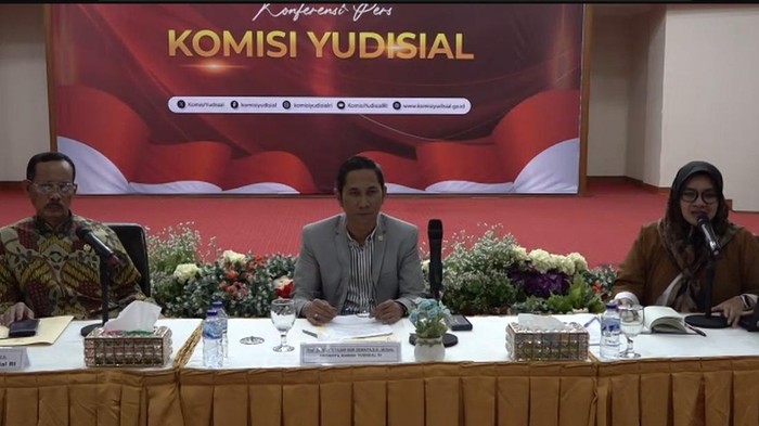 Juru Bicara Komisi Yudisial, Mukti Fajar Nur Dewata