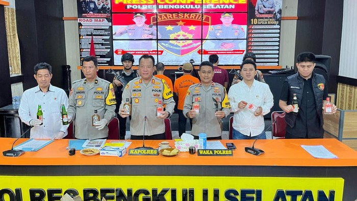Kades Jeranglah Tinggi berinisial TS telah ditetapkan tersangka dan ditahan di Mapolres.
