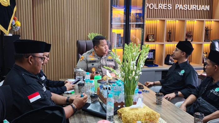 Kapolres Pasuruan mengumpulkan sejumlah pentolan pesilat Pagar Nusa Cabang Bangil untuk berkolaborasi.