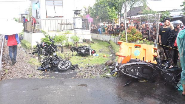 Kecelakaan KA Malioboro di lokasi pelintasan di Kelurahan Mangge, Kecamatan Barat, Magetan. (Dok. Detikcom/Sugeng Harianto)