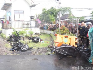 Petaka KA Malioboro Tabrak 7 Motor di Magetan Renggut 4 Nyawa