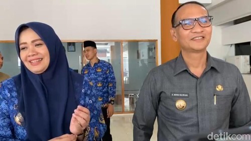 Ketua DPD Golkar NTB Mohan Roliskana bertamu Wakil Gubernur NTB Indah Dhamayanti Putri jelang musyawarah DPD I Golkar NTB, Selasa (20/5/2025). (Ahmad Viqi/detikBali)