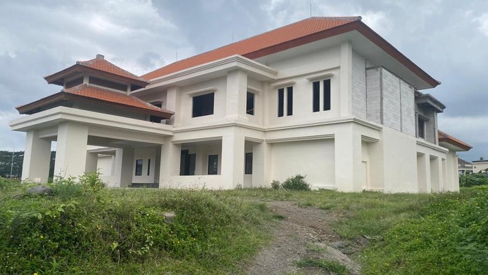 Kondisi gedung Mal Pelayanan Publik (MPP) di Jalan Veteran, Kelurahan Padangkerta, Karangasem, Selasa (20/5/2025). (Selamat Juniasa/detikBali)