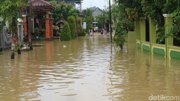 Kondisi genangan banjir di Desa Ketittang Wetan Kecamatan Batangan, Selasa (20/5/2025).
