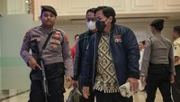 Komisi Pemberantasan Korupsi (KPK) menggeledah salah satu ruangan di kantor Kementerian Ketenagakerjaan atas kasus dugaan suap atau gratifikasi tenaga kerja asing (TKA).