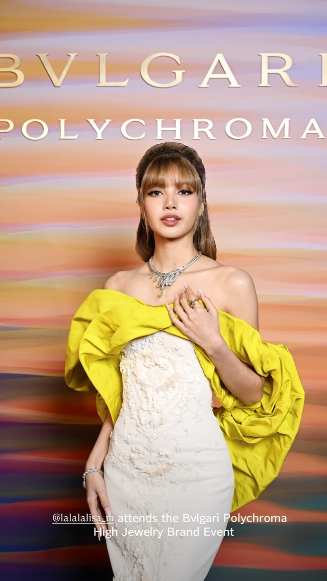 Lisa BLACKPINK menampilkan pesonanya saat menghadiri gala dinner dan peragaan busana BVLGARI High Jewelry Show di Taormina, Italia pada Senin (19/5/2025). Foto: Instagram