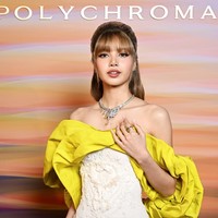 Lisa BLACKPINK menampilkan pesonanya saat menghadiri gala dinner dan peragaan busana BVLGARI High Jewelry Show di Taormina, Italia pada Senin (19/5/2025). Foto: Instagram