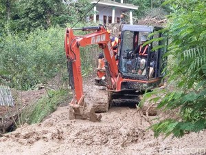 Video: Rumah Hancur Tertimbun Longsor di Trenggalek Bertambah Jadi 5 Unit