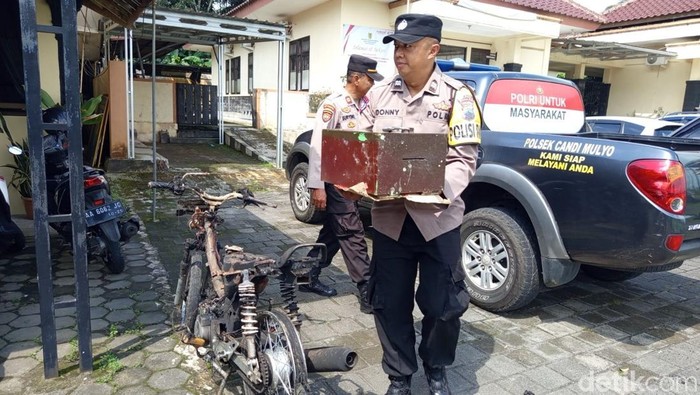 Barang bukti pencurian kotak amal di Dusun Manggis, Desa Purworejo, Kecamatan Candimulyo, Kabupaten Magelang saat diperiksa Polsek Candimulyo, Selasa (20/5/2025).