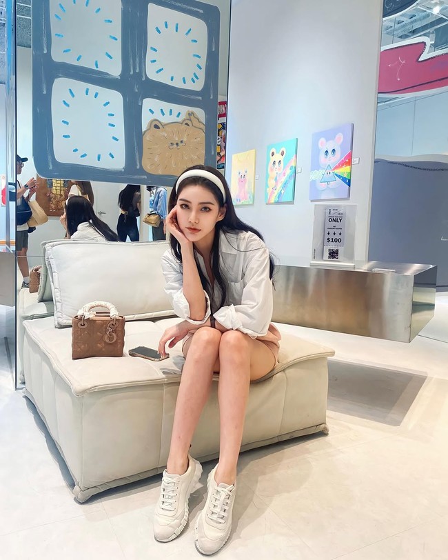 Selain kreator konten, Mandy juga diketahui berprofesi sebagai pengusaha yang memiliki beberapa restoran. Foto: Instagram/@hsiaomei0718mandy