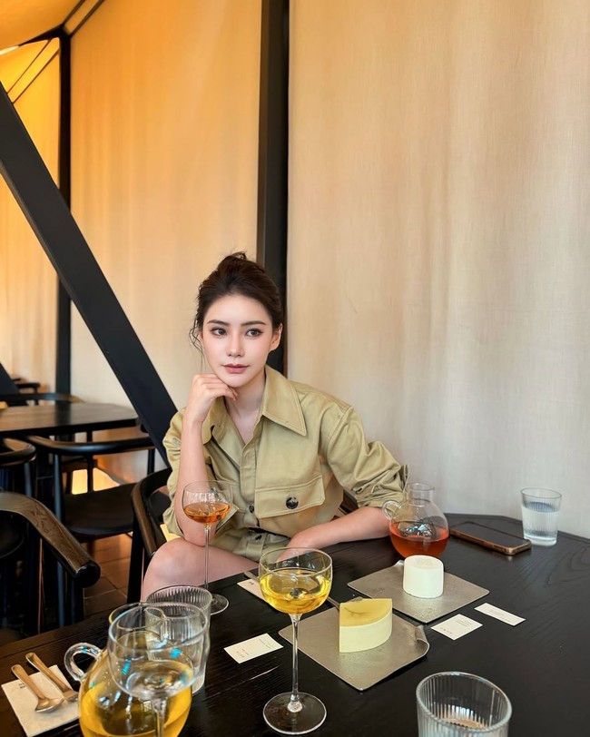 Sebelum menikah dengan Wang Xiaofei, Mandy diketahui juga pernah mengarungi bahtera rumah tangga. Namun pernikahannya berjalan singkat. Foto: Instagram/@hsiaomei0718mandy