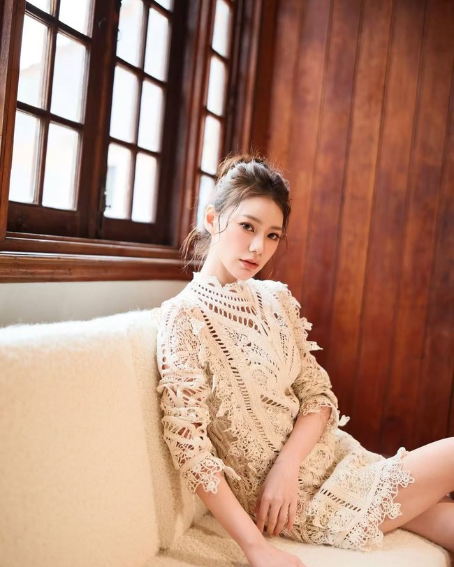 Mandy Ma dan Wang Xiaofei memiliki perbedaan usia terpaut jauh. Saat menikah, Mandy berusia 26 tahun, sementara Wang 44 tahun. Foto: Instagram/@hsiaomei0718mandy