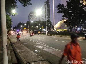 Video: Demo Ojol Bubar, Jalan Medan Merdeka Selatan Kembali Dibuka