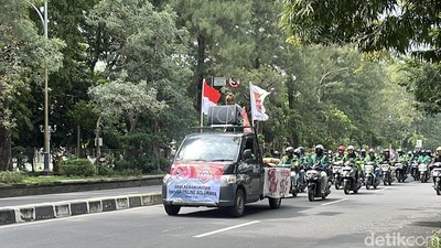 Potret Demo Driver Ojol di Semarang dan Solo
