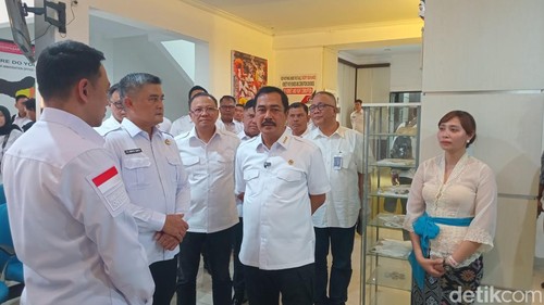 Menteri Imigrasi dan Pemasyarakatan, Agus Andrianto, saat kunjungi kantor Imigrasi Denpasar, Selasa (20/5/2025).