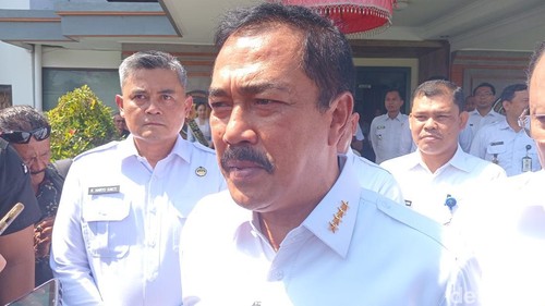 Menteri Imigrasi dan Pemasyarakatan Agus Andrianto seusai kunjungan di kantor Imigrasi Denpasar, Selasa (20/5/2025). (Aryo Mahendro/detikBali).