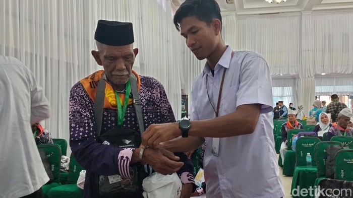 Muhammad Dahlan, jemaah haji berusia 1 abad dari Aceh. (Agus Setyadi/detikSumut)