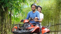 Najwa Shihab menikah dengan Ibrahim Assegaf sejak 1997. Pada 2022, ia merayakan pernikahan perak. Namun, kurang dari tiga tahun kemudian, mereka dipisahkan oleh kematian. (Foto: dok Instagram)