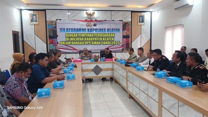 Kapolres Klaten, AKBP Nur Cahyo Ari Prasetyo, saat menemui 31 pimpinan perusahaan di Mapolres Klaten, Selasa (20/5/2025).