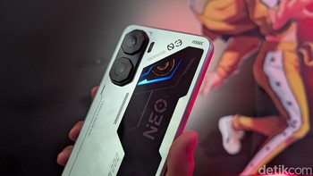 Ponsel ini hadir dengan kamera berbentuk segi delapan dan aksen RGB lighting yang memberikan nuansa gaming yang kental. Kamera utamanya 50 MP. Foto: Virgina Maulita Putri/detikINET