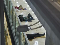 Harga Rumah Mahal, Warga Pada Tinggal di Bandara