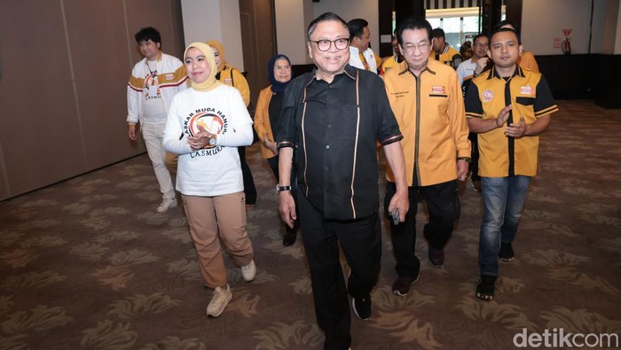 Oso Buka Munaslub Lasmura, Perkuat Barisan Generasi Muda Laskar Muda Hanura (LASMURA) menggelar Β Musyawarah Nasional Luar Biasa (Munaslub) dengan agenda tunggal yaitu Β memilih ketua Umum Lasmura yang baru. Acara berlangsung di Jakarta pada selasa 20 Mei 2025 dan dibuka langsung oleh Ketua Umum Partai Hanura Oesman Sapta.
