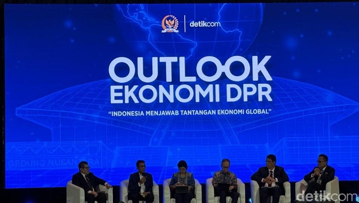 Outlook Ekonomi DPR di Menara Bank Mega, Jakarta Selatan, Selasa (20/5/2025).
