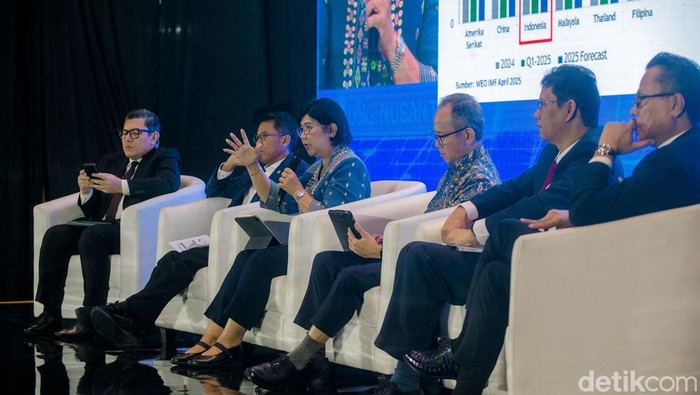 Detikcom bekerja sama dengan DPR RI menggelar acara Outlook Ekonomi DPR bertajuk Indonesia Menjawab Tantangan Ekonomi Global di Menara Bank Mega, Jakarta, Selasa (20/5/2025).