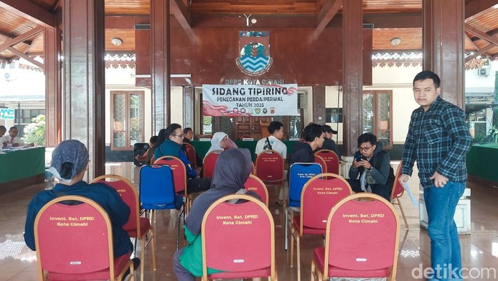Pelaksanaan Sidang Tipiring Pembuang Sampah dan PKL di Cimahi