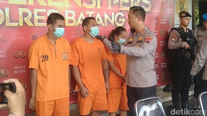 Pelaku pencurian motor saat dihadirkan di Mapolres Batang, Selasa (20/5/2025).