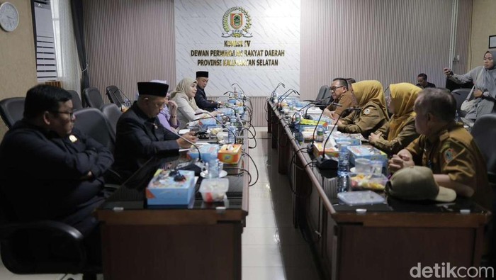 Pemanggilan Kepsek SMAN 1 Sungai Tabuk oleh Komisi IV DPRD Kalsel