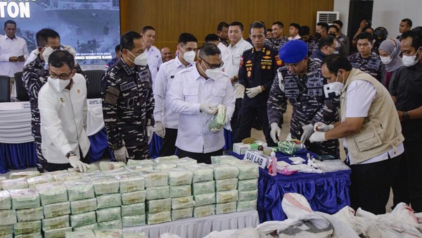 TNI AL Musnahkan 2,061 ton Sabu-Sabu dan Kokain di Batam