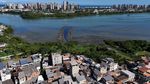 Penampakan Laguna di Rio de Janeiro Brasil Tercemar Air Hitam