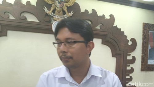 Senior Manager Distribusi PLN UID Bali Putu Eka Astawa saat dijumpai di kantor DPRD Provinsi Bali, Senin (19/5/2025).