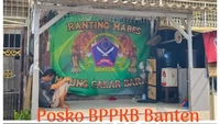 Atribut ormas di posko tersebut turut dilepas untuk mencegah konflik horizontal yang bisa dipicu dari aksi saling klaim wilayah (dok Polres Jakbar)
